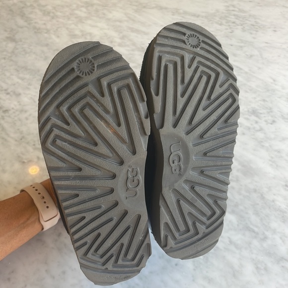 Ugg Kids Viki Boots - Picture 6 of 11